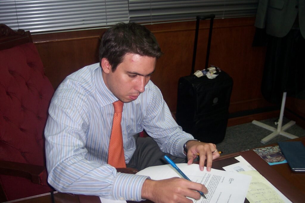 100_2095 Hector Fernandez founder 2003 layer specialized in international litigation and arbitration